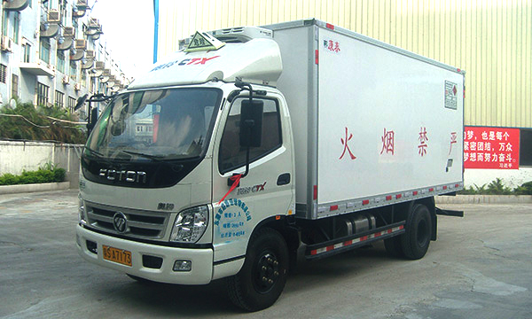 危險貨物運輸車輛（白色）